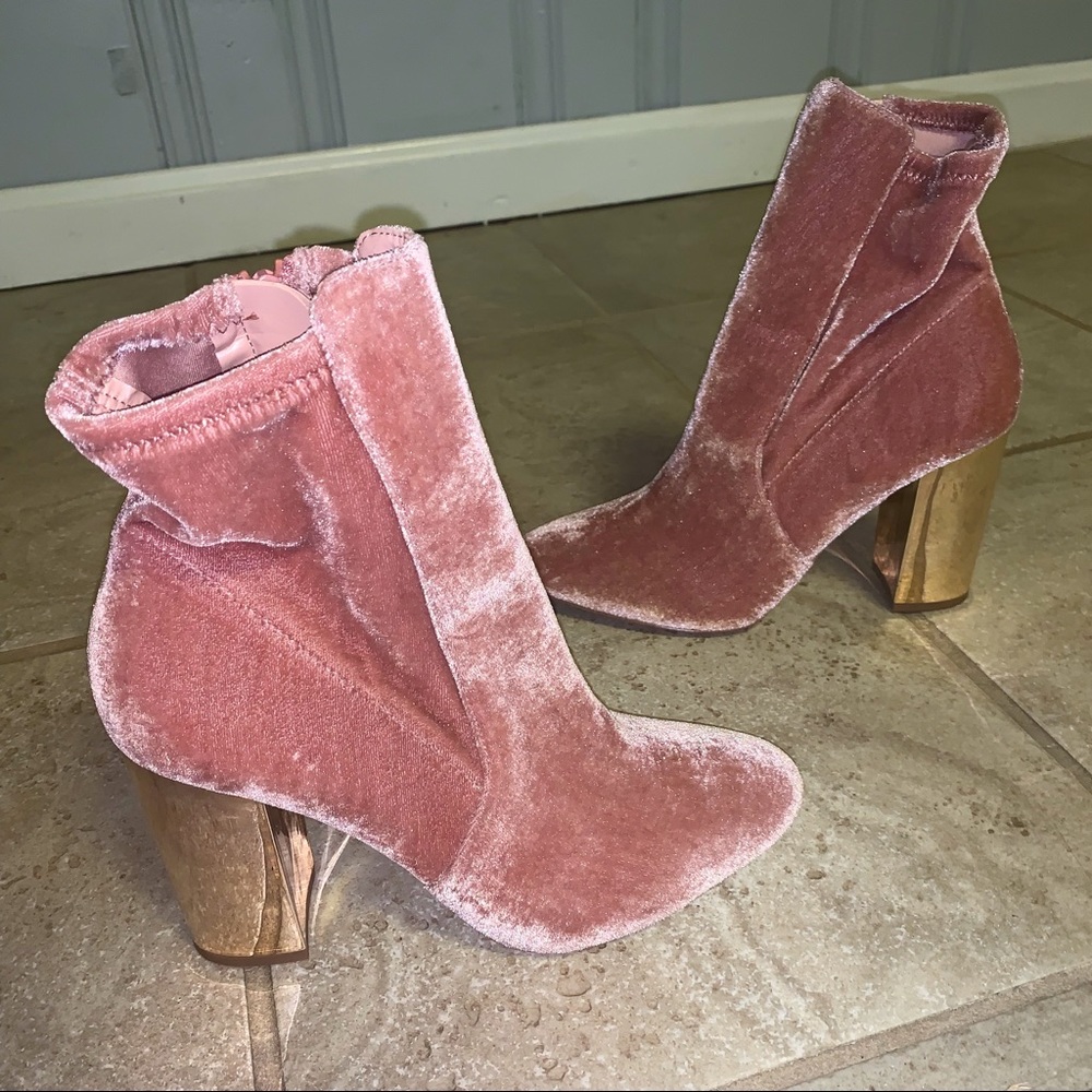 Aldo Aurella velvet boots size 9. LIMITED EDITION